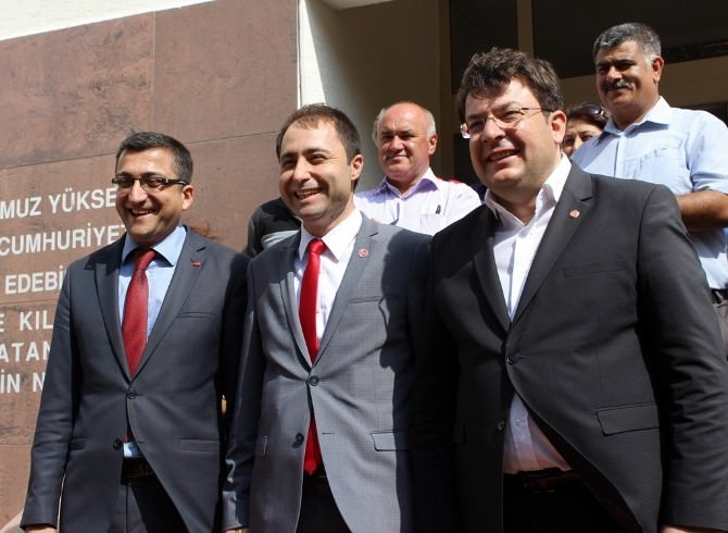 Çanakkale’de MHP Ve CHP’li Milletvekilleri Mazbatalarını Aldı