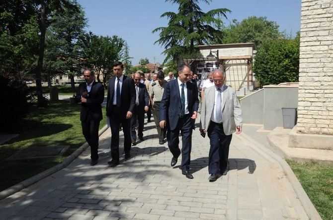 Vali Özkan, İslamköy’de Cenaze Hazırlıklarını İnceledi
