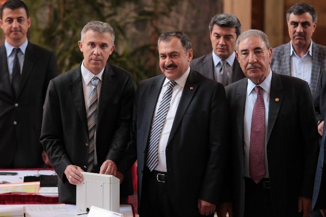 Bakan Eroğlu Ve Bakan Bozkır Meclis’te Kayıtlarını Yaptırdı