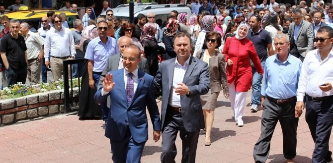 AK Parti Milletvekili Bülent Turan Mazbatasını Aldı