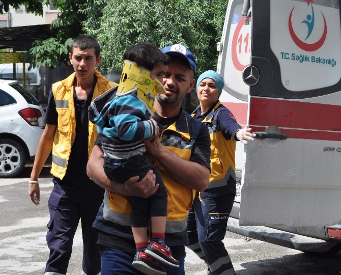 Kazada Yaralanan Çocuk 112 Çalışanına Sarılarak Hastaneye Girdi