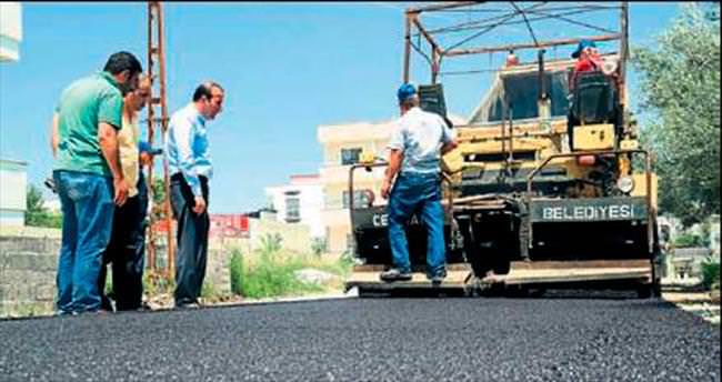 Ceyhan’da yollar asfaltlanıyor