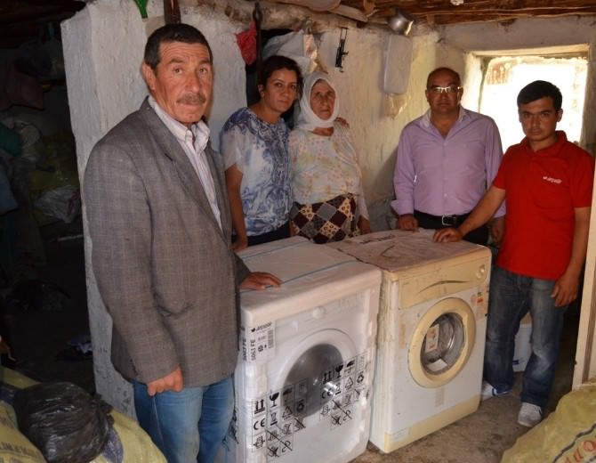 Sel Mağduru Aileye Çamaşır Makinesi Desteği