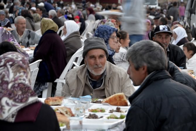 Ramazan Sofraları Han Ve Mahmudiye’de Kuruldu