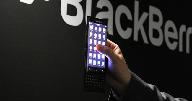 Blackberry ile sürgülü gövde geri dönüyor