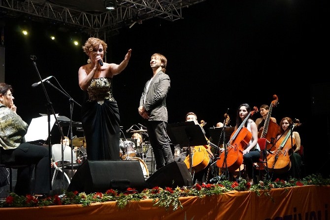 Zuhal Olcay’dan Güneş Festivali’nde Muhteşem Konser