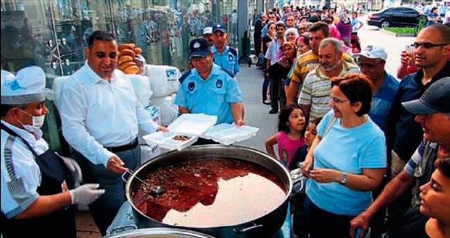 Tarsus Belediyesi’nden 5 bin kişilik iftar sofrası