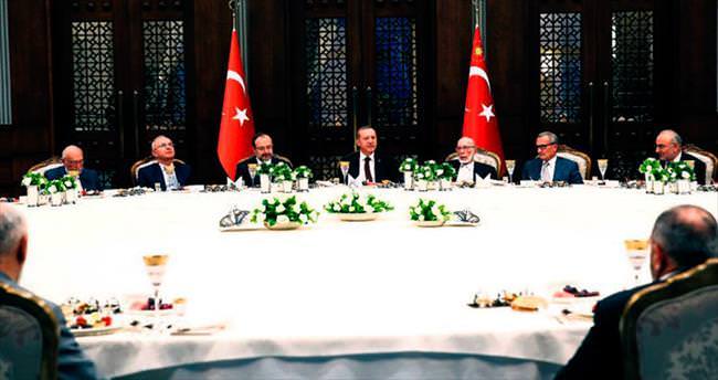 Erdoğan’dan ilim adamlarına iftar