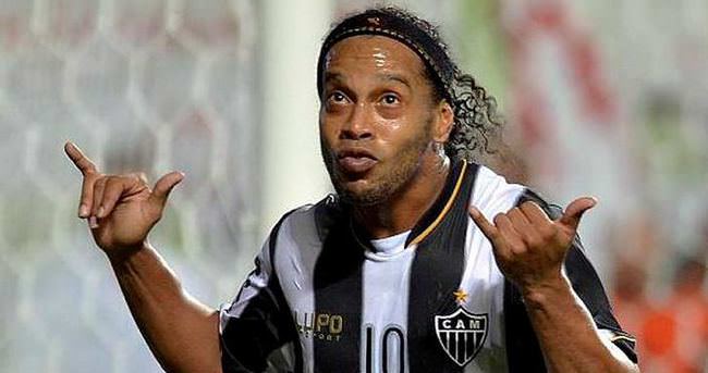 Ronaldinho da geliyor
