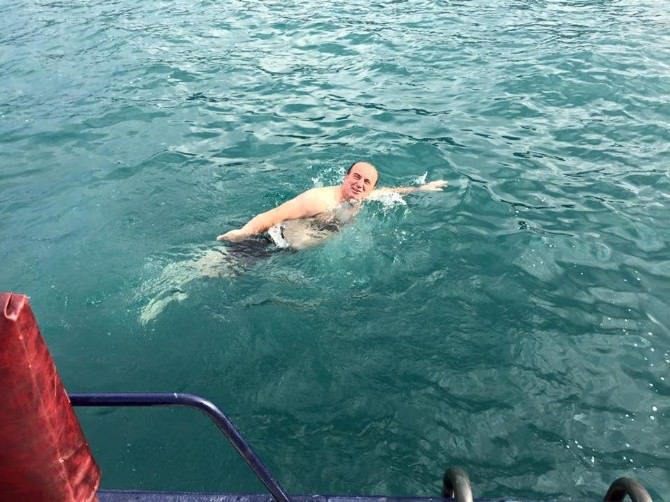 İnebolu’da Başkan Denizde Yüzerek Sezonu Açtı