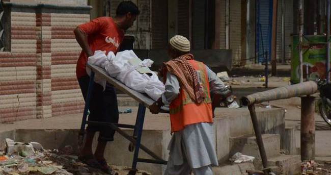 Pakistan’da aşırı sıcaklar can almaya devam ediyor
