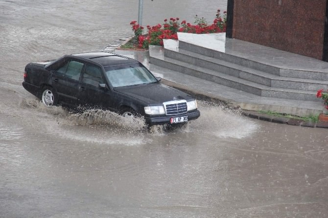 Kırşehir Belediyesi Aralıklı Yağış İçin Uyardı