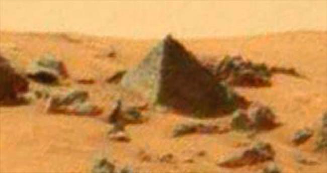 Mars’ta piramit çıktı!