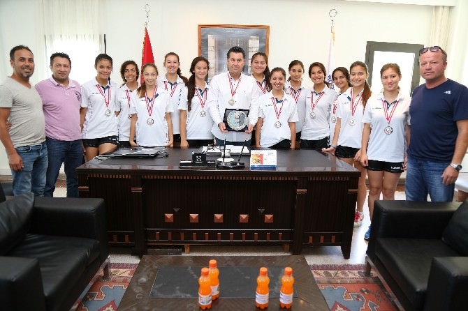 Yalıkavakspor Hentbol Takımı’ndan Başkan Kocadon’a Ziyaret