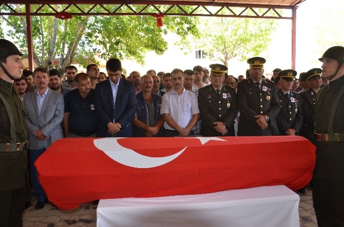 Türkoğlu’da Kazada Ölenler Toprağa Verildi