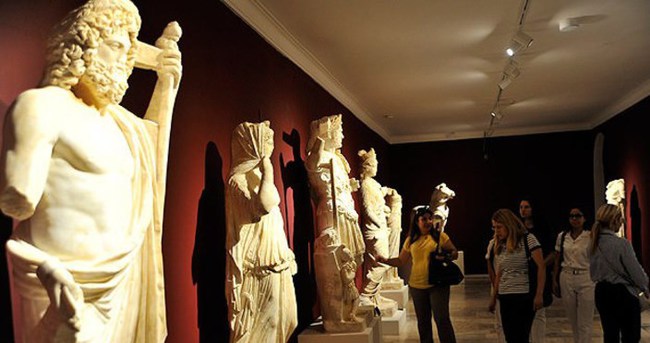 Perge’de son 3 yılda 13 heykel bulundu