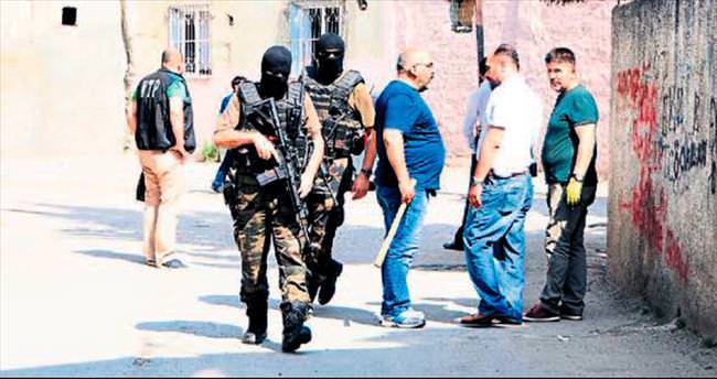 Adana’da uyuşturucu tacirlerine şok baskın
