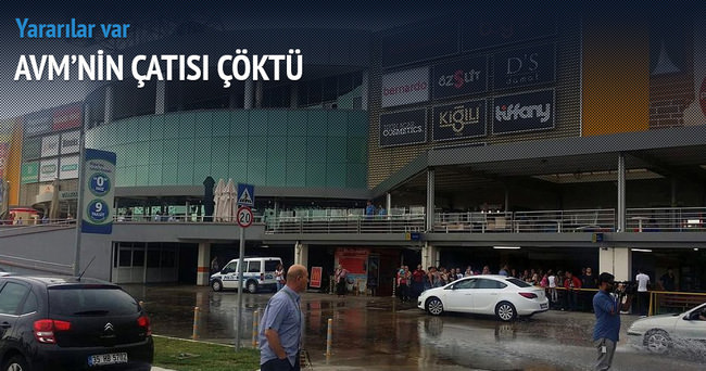 İzmir’de AVM deposunun çatısı çöktü