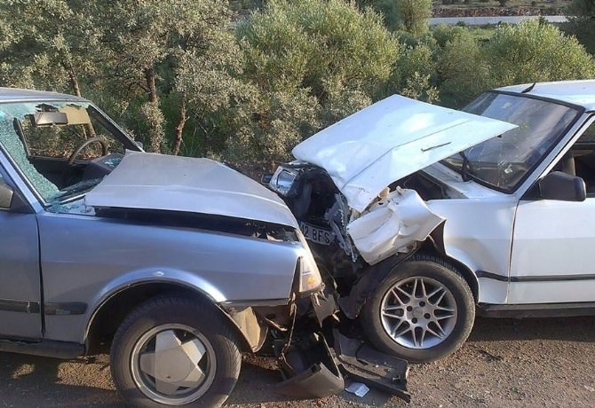 Derebucak’ta Trafik Kazası: 4 Yaralı
