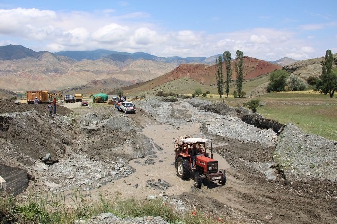 Sel Erzurum’da Köy Yollarını Vurdu