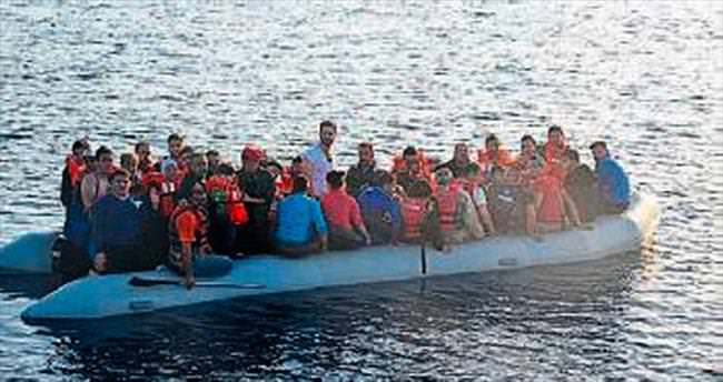 Ege Denizi’nde 5 günde 955 kaçak kurtarıldı