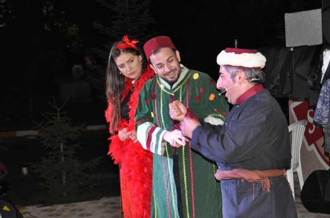 Seksenler Dizisi Oyuncuları Seydişehir’de Sahne Aldı