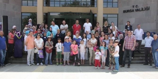 Bursa’da Öğrenci Velilerinden ’Çocuklarımızı Başka Okula Göndermeyiz’ Eylemi