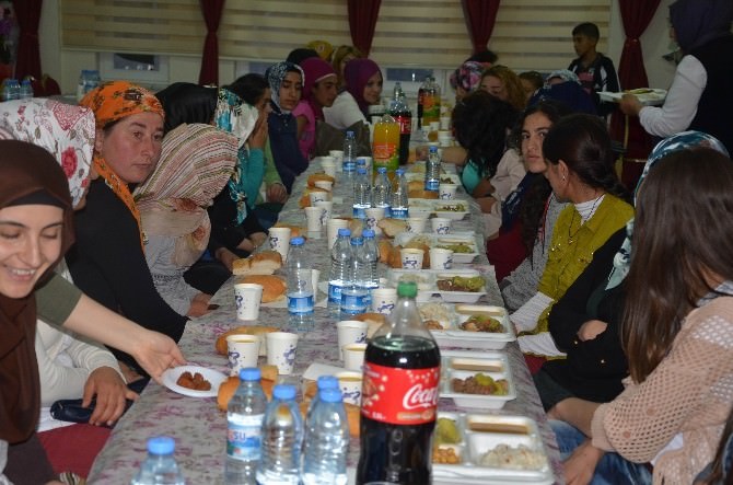 Erciş Belediyesi Engelli Kadınları İftarda Buluşturdu