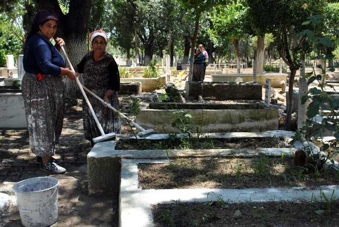 İncirliova’da Mezarlıklar Bayrama Hazırlanıyor