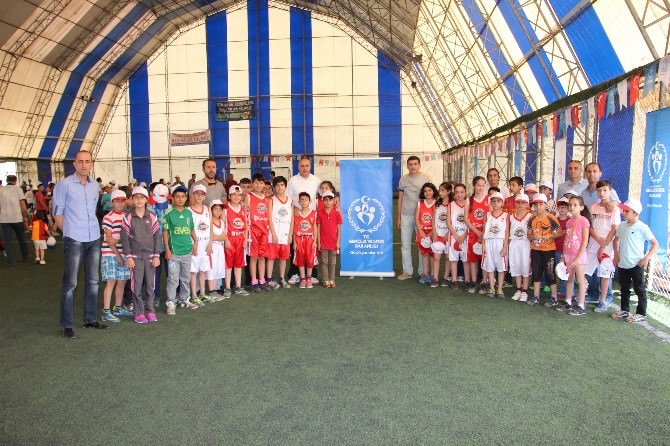 Hakkari’de Yaz Spor Okulları Açıldı
