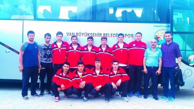 Van Büyükşehir Belediyespor Kulübü Hentbol Takımı 2. Lige Yükseldi