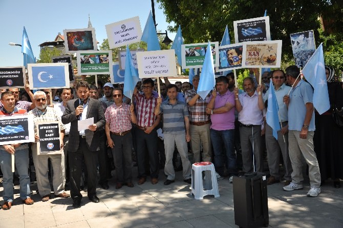 Karaman’da Doğu Türkistan’da Müslümanlara Yönelik Saldırılar Protesto Edildi