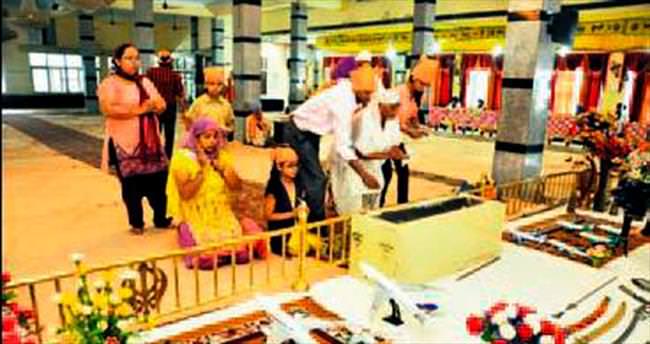 Tapınakta ’seyahat ya guru’ ritüeli