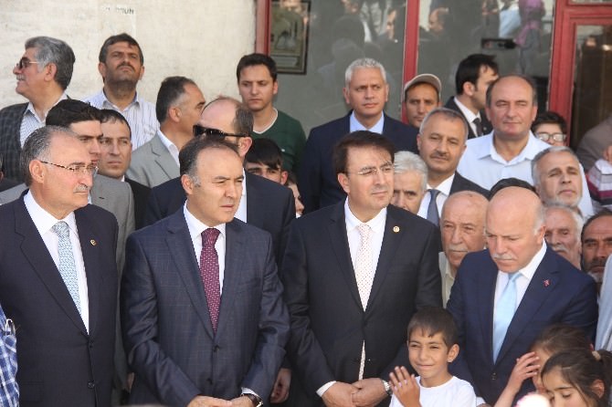 Erzurum Büyükşehir Belediyesi “Hayır Çarşısı” Açıldı