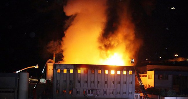 İzmir’de yağ fabrikasında yangın
