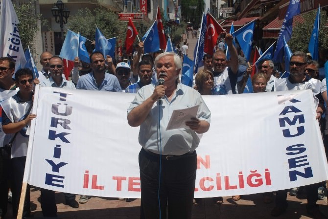 Devli: “Türk Milleti Uyan Kardeşin Katlediliyor ”