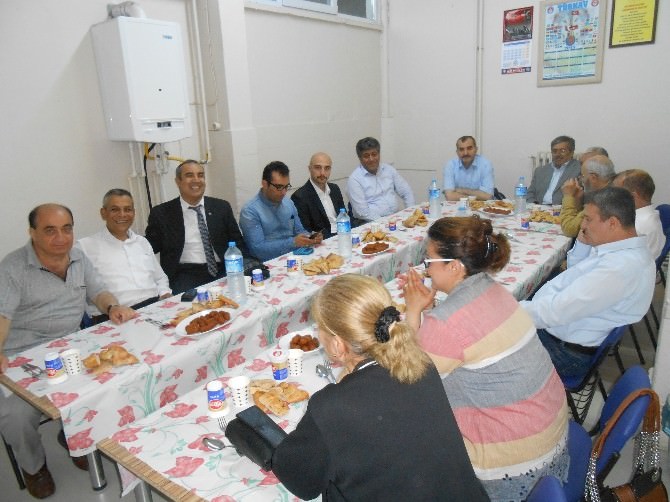 Türkav Eskişehir Şubesi Vakfı Üyeleri İftar Yemeğinde Buluştular