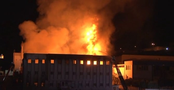 Yağ Fabrikasında Yangın: 2 Yaralı