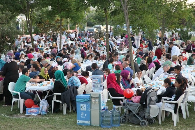 Başiskele’de Ramazan Paylaşımları Devam Ediyor