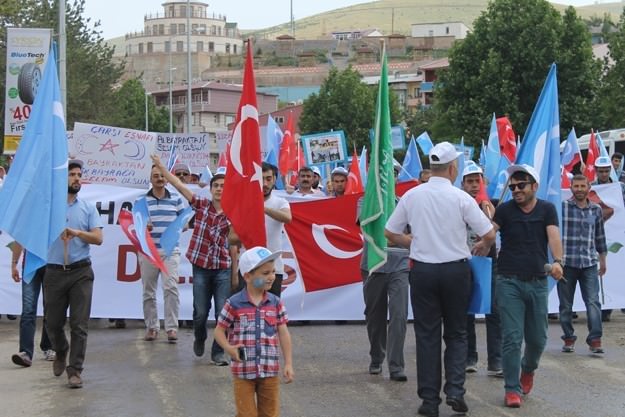 Bayburt Uygur Türkleri İçin Yürüdü