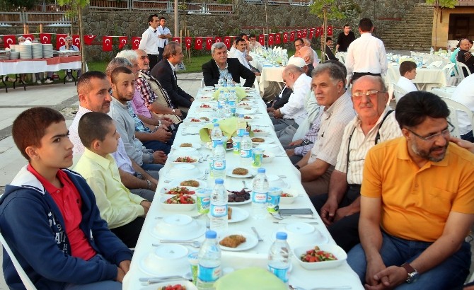 Başkan Karaosmanoğlu, Hafızlarla İftarda Biraraya Geldi