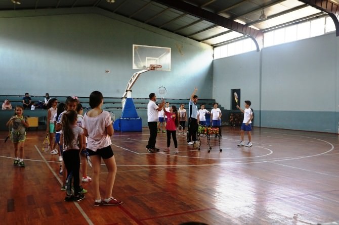 Serdivan Yaz Okulları’nda Tenis Ve Voleybol Eğitimleri Başladı