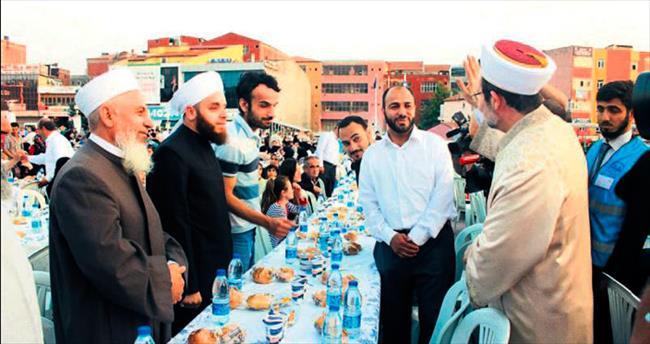 Başkentte 9 bin Suriyeli için iftar sofrası kuruldu
