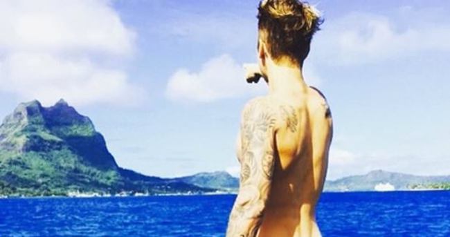 Justin Bieber tatilde çıplak poz verdi