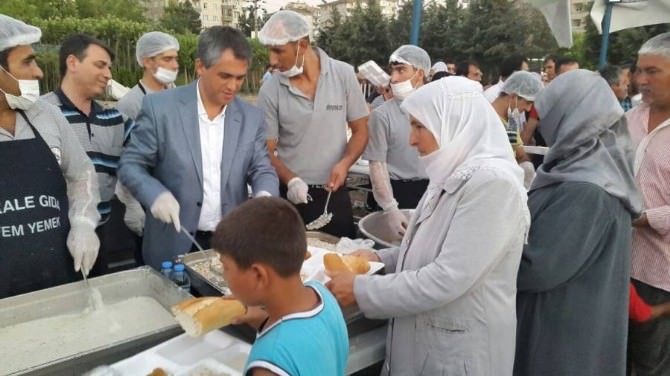 Diyarbakır Büyükşehir Belediyesi Günde 2 Bin Kişiye İftar Ve Sahur Yemeği Dağıtıyor