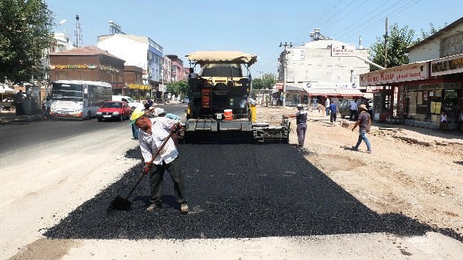 Büyükşehir Belediyesi Alt Yapısı Biten Caddelerin Asfaltını Yeniliyor