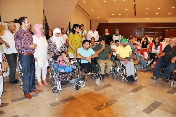 Kızıltepe’de Engelli Vatandaşlar Yemekte Bir Araya Geldi