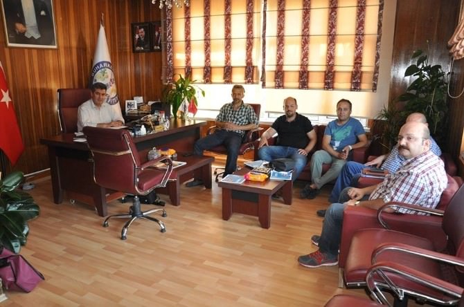 Buharkent’te Yüksek Okul Akademisyenleri Başkan Erol’u Ziyaret Etti