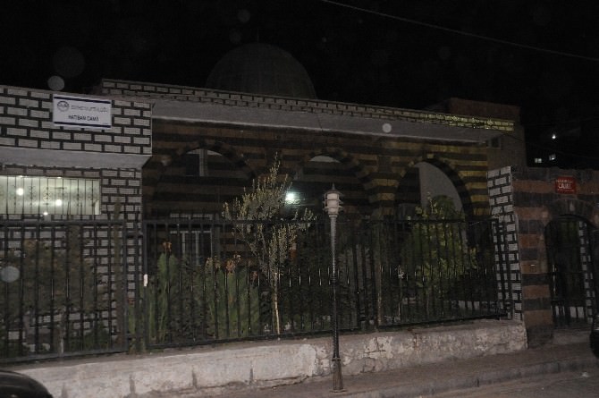 Cizre’de Cami Avlusuna Bırakılan Şüpheli Poşet Fünye İle Patlatıldı