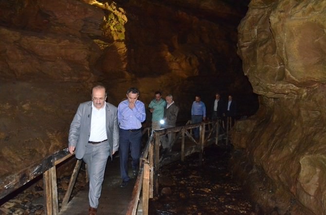 Başkan Gümrükçüoğlu, Çal Mağarasında İncelemelerde Bulundu